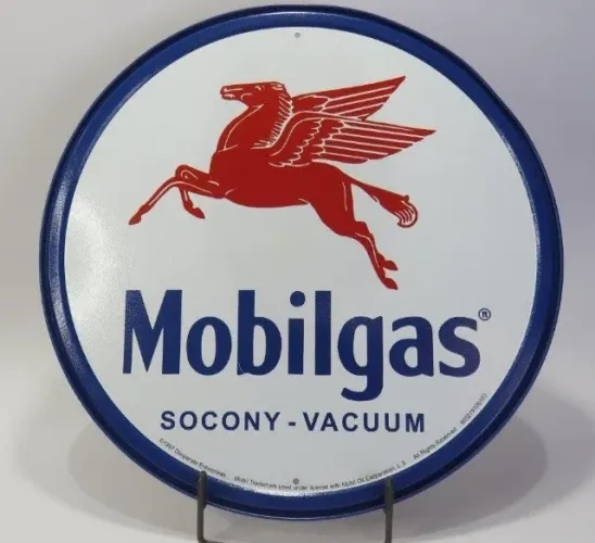 PLACA confeccionada em Lata, da empresa MOBILGAS, com a figura do cavalo Pegasus. Mobilgas