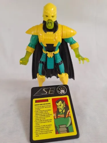Action figure Mandarin com anéis de energia iluminados - Toy Biz 1994