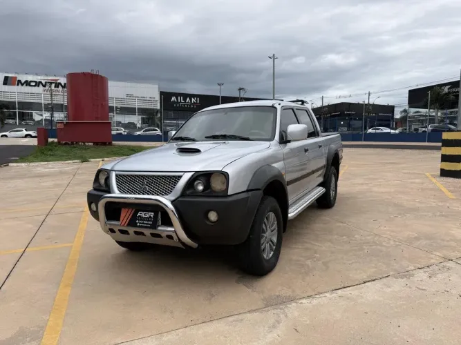 Mitsubishi L200 Outdoor HPE 2.5 4X4 CD T.dies. Mec. 2009