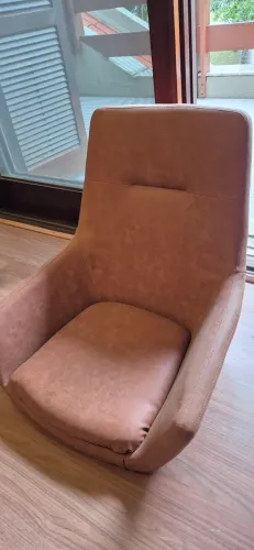 Concha de poltrona nova com pequeno rasgo