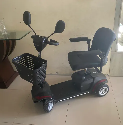 Vendo cadeira elétrica scooter 