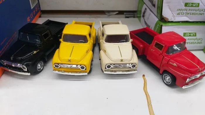 Carrinho miniatura coleção 1/32 Caminhotes anos 50 cores variadas