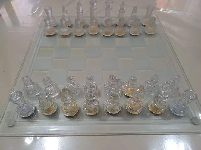 Jogo de xadrez de vidro 
