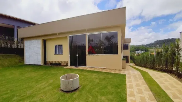 Casa de Alto Padrão à Venda no Condomínio Residencial Urbanova - Bairro Cerejeira, Guarare