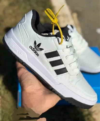 Tenis adidas 