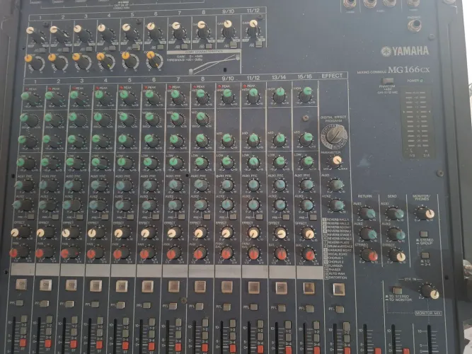 MESA DE SOM YAMAHA  16 CANAIS