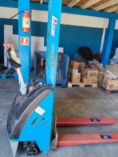 Empilhadeira elétrica