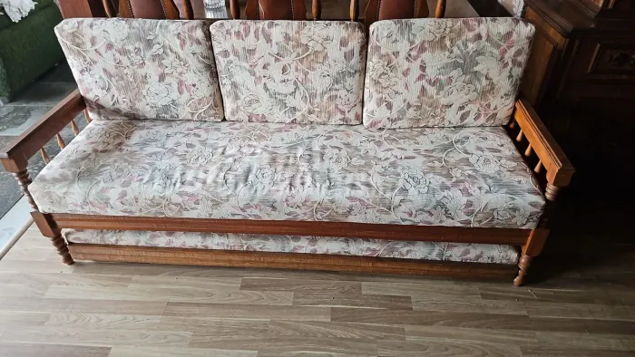 Sofa cama com forro de tapeçaria francesa