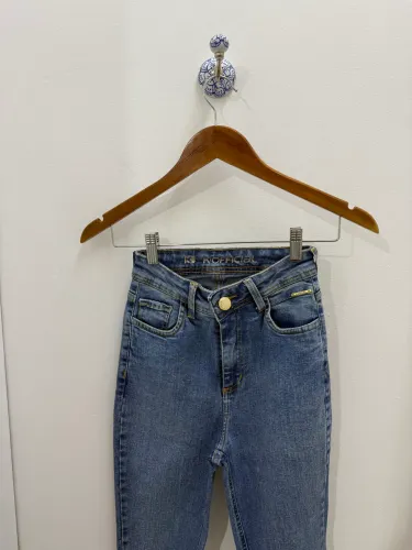 Calça jeans feminina slim 