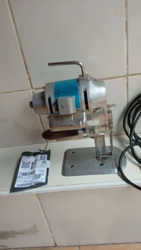 Máquina de cortar tecido