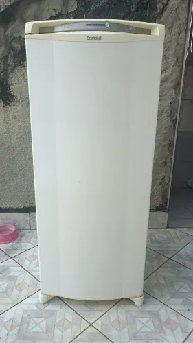 Geladeira Consul Frost Free 300 litros com freezer super capacidade - CRB36AB