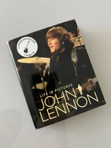 Livro John Lennon - Life in Pictures