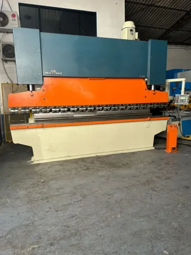 Dobradeira Hidráulica CN / 4000 x 300 tons 
