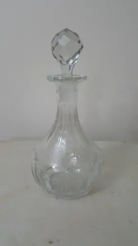 Garrafa licoreira de cristal lapidado