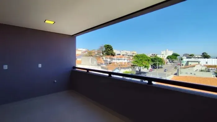 Apartamento à venda no Centro de Atibaia-SP: 2 quartos, 1 suíte, 2 salas, 2 banheiros, 1 v