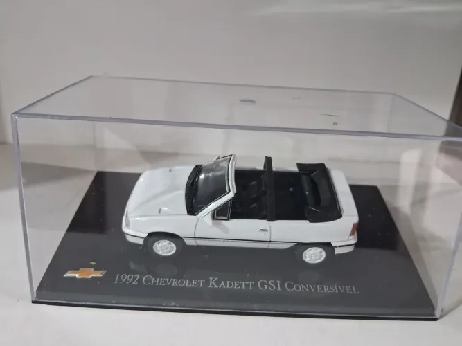 Miniatura Chevrolet Kadett GSI conversível Escala 1 43
