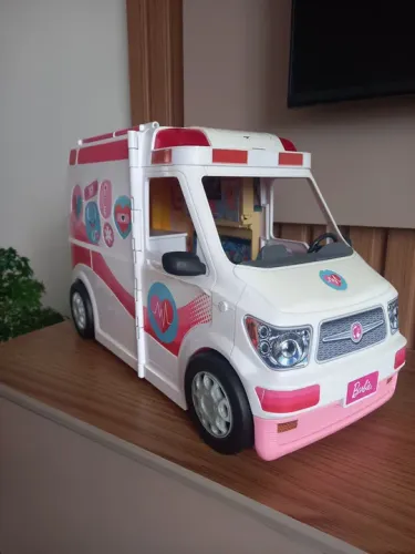 Ambulância Barbie - Brinquedo Infantil