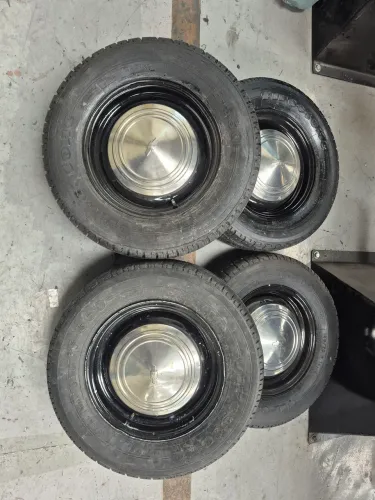 Jogo de Rodas Opala / Caravan Aro 14 Pneus 195/70 R14