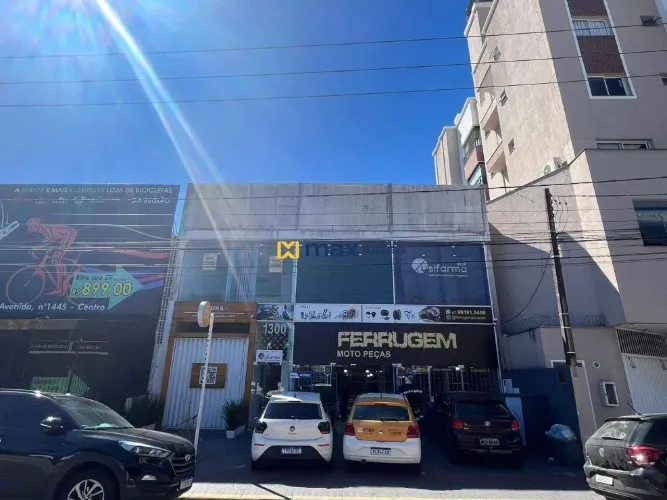 Locação: Sala Comercial com aproximadamente 61,90m². Centro. Balneário Camboriú.