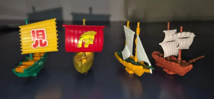Navios em miniatura - Kinder Ovo Antigo 