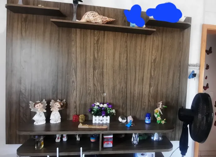 Painel para TV com prateleiras e nichos