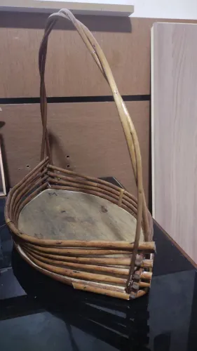 Cesta decorativa de vime artesanal