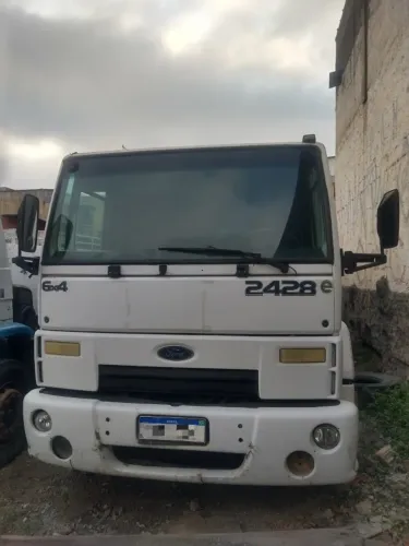 Ford/Cargo Branco - 2422 E
