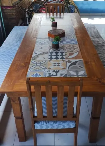 Mesa de jantar em madeira de pinus