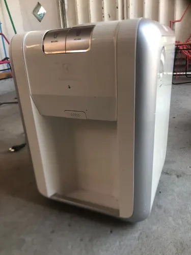 Gela Água Eletrolux