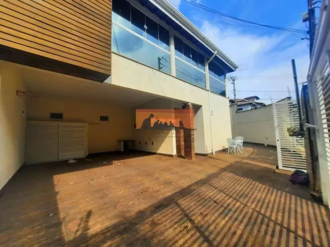 Casa para locação e venda com 3 Quartos, 1 Suite, 4 Vagas, 256.4M², Parque das Universidad
