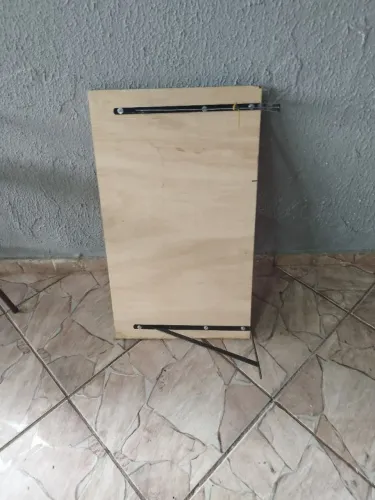 Prateleira de madeira, compensado 20mm, com mão francesa