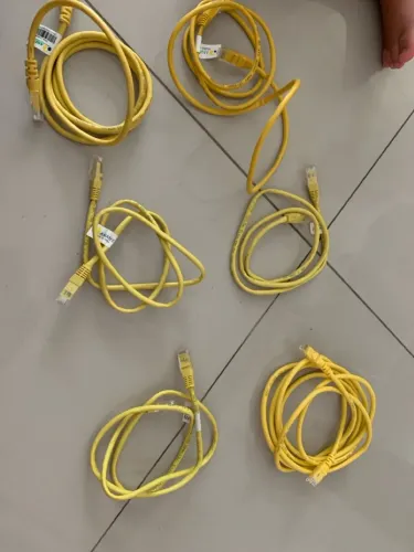 Cabos de Rede Ethernet Amarelos