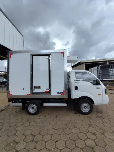 KIA BONGO 4X4 2026 BAÚ REFRIGERADO OKm