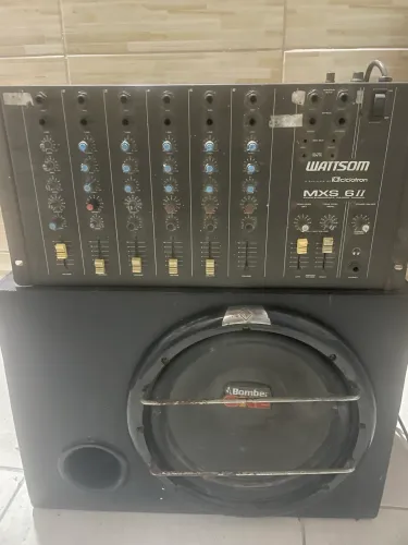 Mesa de Som e Caixa de som