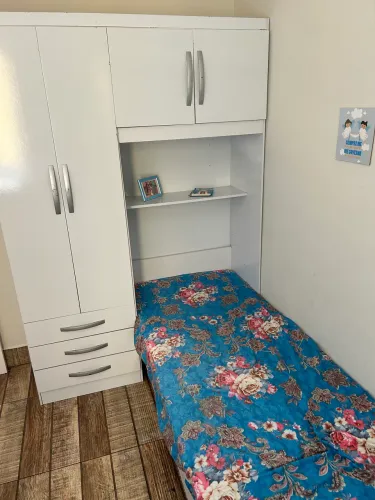 Guarda roupa com cama embutida (solteiro)