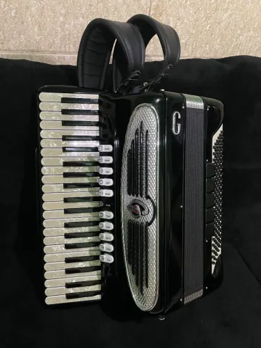 Acordeon giulietti 120 baixos