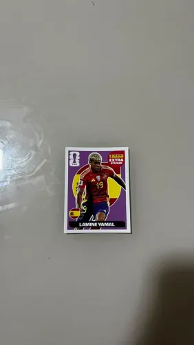 Vende-se figurinha legend LAMINE YAMAL (bordo)