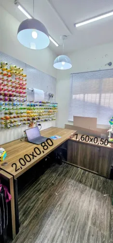 Mesa de Escritório em L com Armário