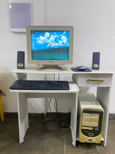 PC Retrô Completo Windows XP + Monitor CRT + Mesa - Setup Anos 2000