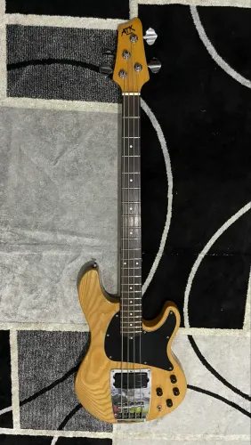 Baixo ibanez ATK300