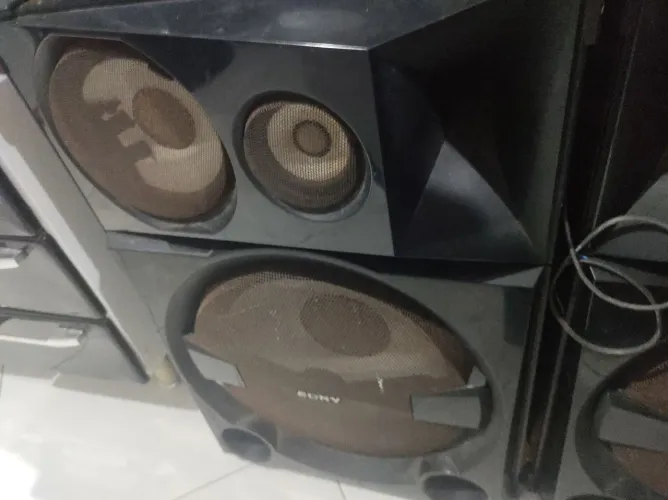 Duas caixa de som, valor 500 reais
