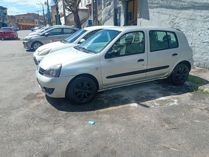 Renault Clio Hi-flex 1.0 16V 5P 2011