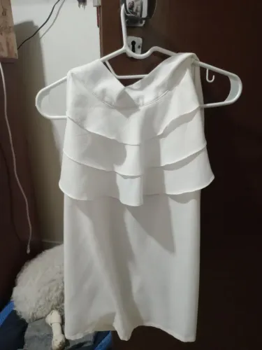 Blusa branca com babado