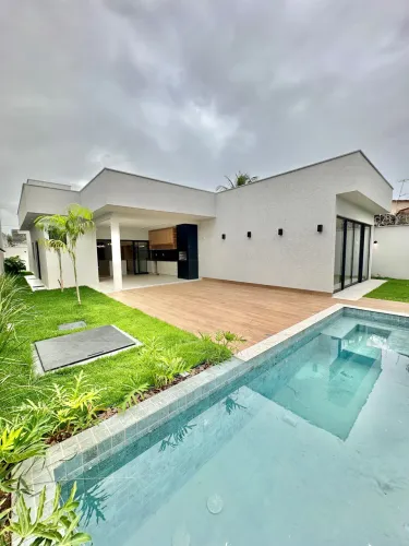 Casa à venda com 420m² de lote e 200m² de construção, 3 suítes sendo 1 com closet no Jardi