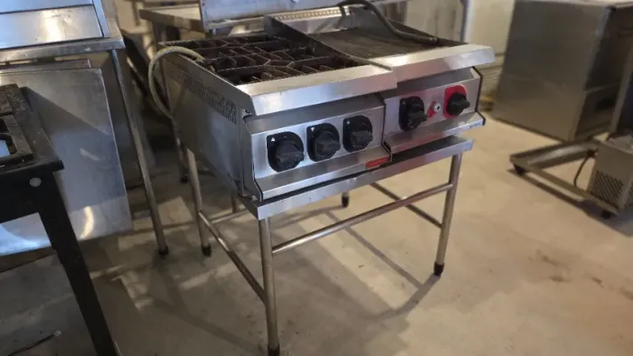 Char Broiler a gás 25x47cm + Fogão a gás de encosto 02 bocas