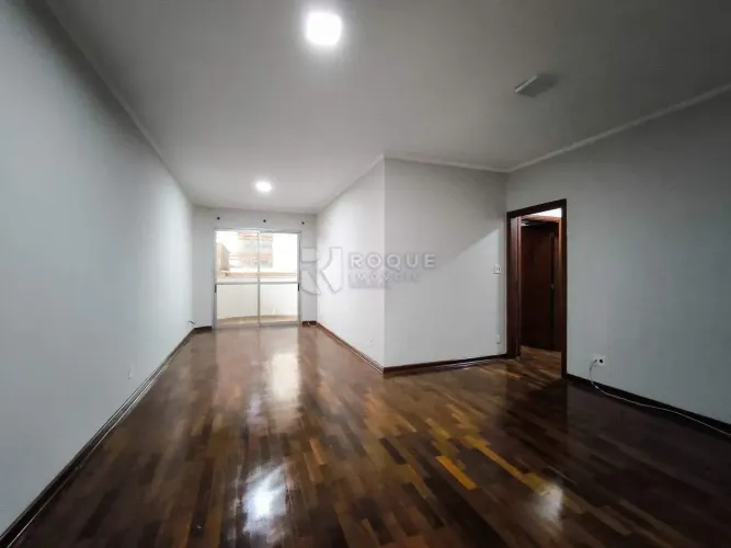 Amplo apartamento no Edifício Notre Dame