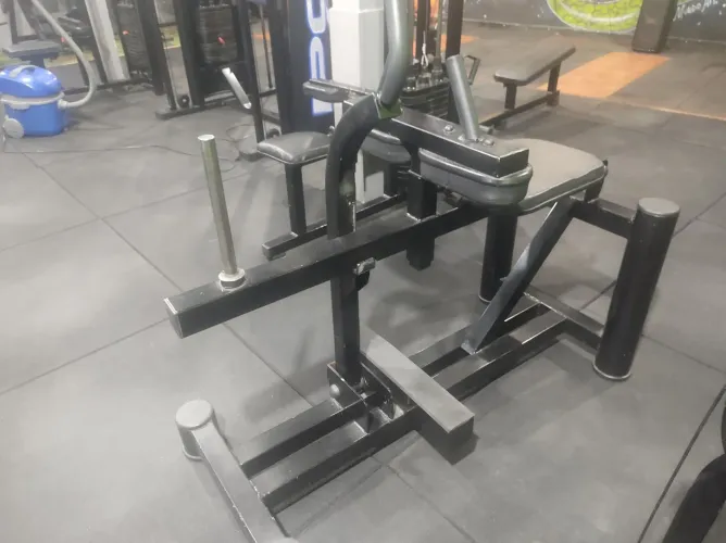 Vendo máquina de panturrilha sentado 