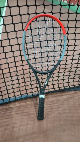 RAQUETE V100 WILSON.