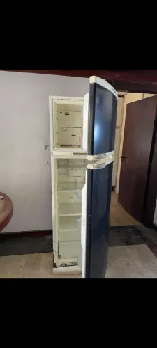 Vendo geladeira e mesa