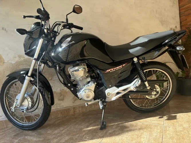 Honda 2022 - Apenas 1.832 km perfeito estado de conservação, praticamente sem uso!
